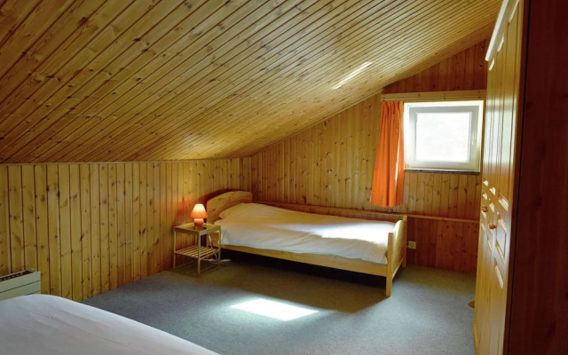 Spacious Holiday Home With Private Garden