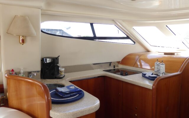 Rhein Yacht Lexa