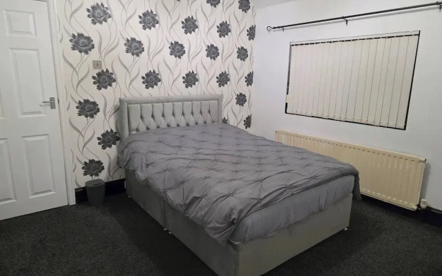 Spacious 3 Bed 2 Baths Free Wifi Central Location