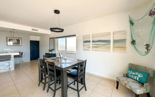 Relaxing Getaway 2BR Condo