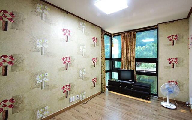 Yeongdeok Songa Pension