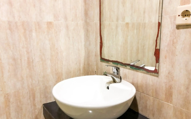 RedDoorz near Pantai Pede