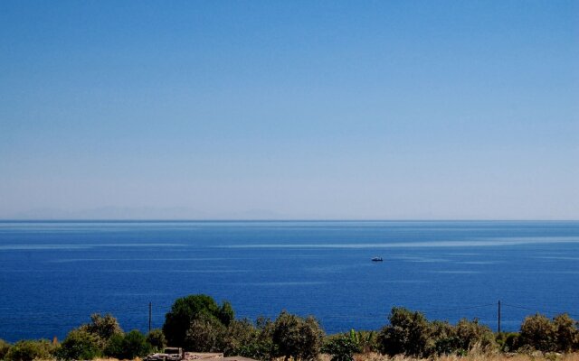 Cavo Petra Hotel