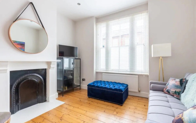 Stylish 1 Bedroom Apartment in Nine Elms With Garden