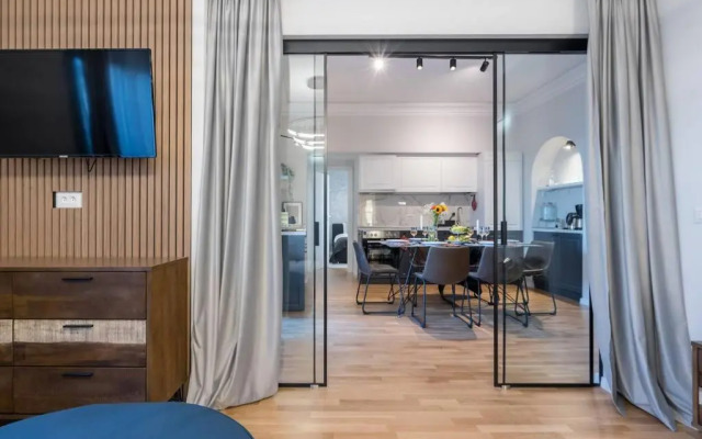 Sunny 3BR Midtown Flat - Amazing View Balcony