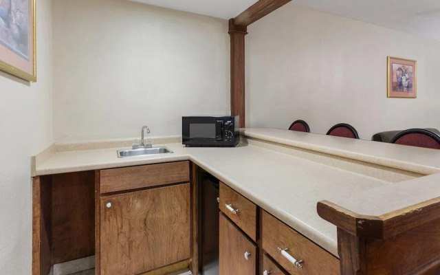 Days Inn Madisonville