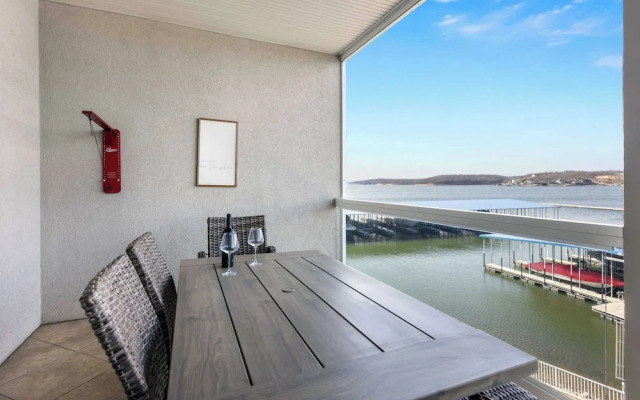 Panoramic Sunset Escape Waterfront Condo for 7!