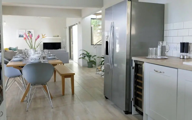 Villa Adina - Sleeps 7 - Pool - Parking - Garden