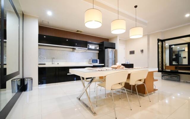 Spacious 2Br At The Via And The Vue Apartment Surabaya