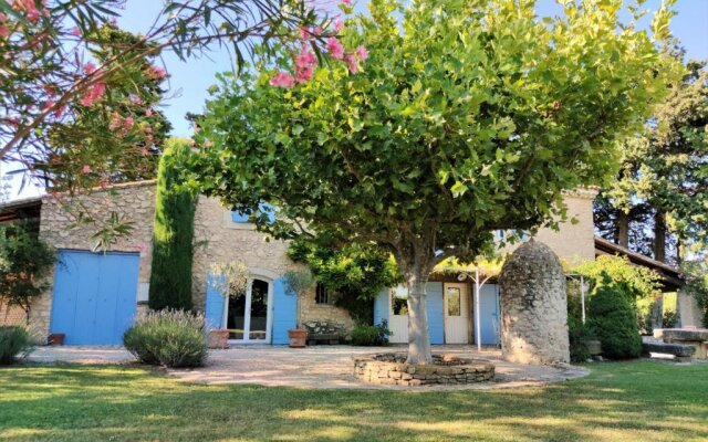Très beau Mas Provençal avec Piscine Privée Chauffée située aux Vignères, en campagne proche de l'Isle sur La Sorgue au cœur du Luberon, 10 personnes, LS2-259 Alemando