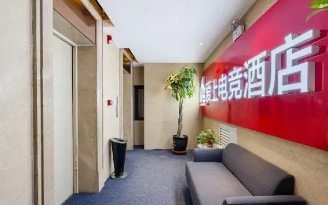 Fall in love with E-sports Hotel