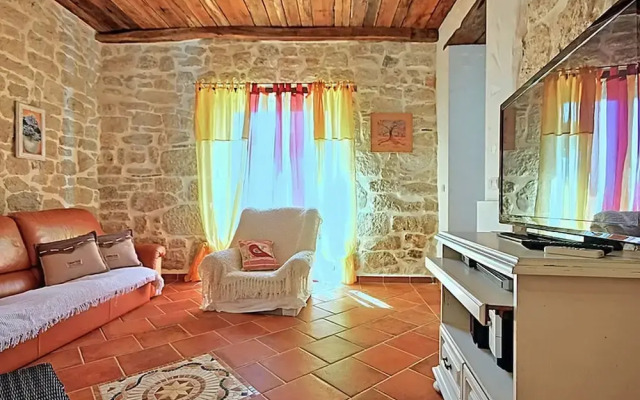Rustic Villa in Dracevac With Outdoor Pool