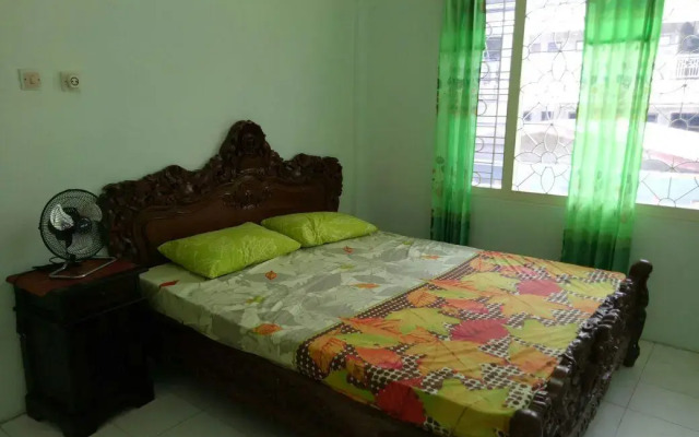 Roro Jonggrang Guesthouse