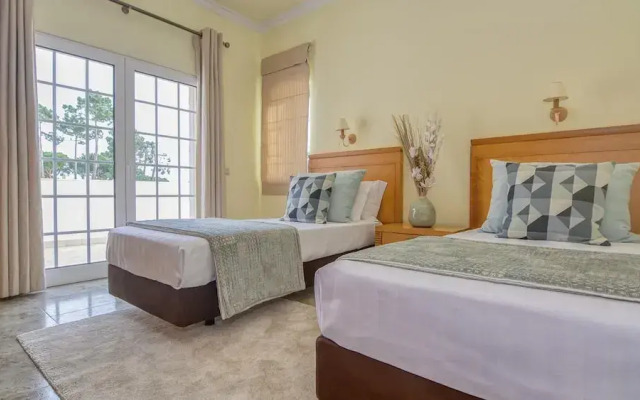 8-bed Villa in Vilamoura-sleeps-playground-pool