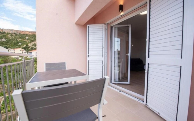 Mir - Close to Beach - SA3