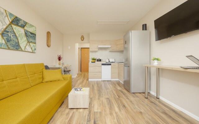 Żoliborz Modern 8th Floor by Renters