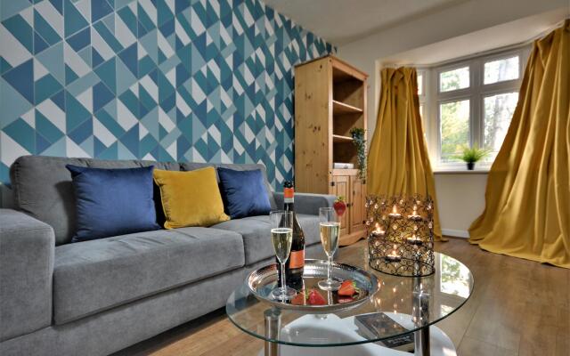 Manchester Townhouse by Bevolve - 4 Bedrooms - Free Parking