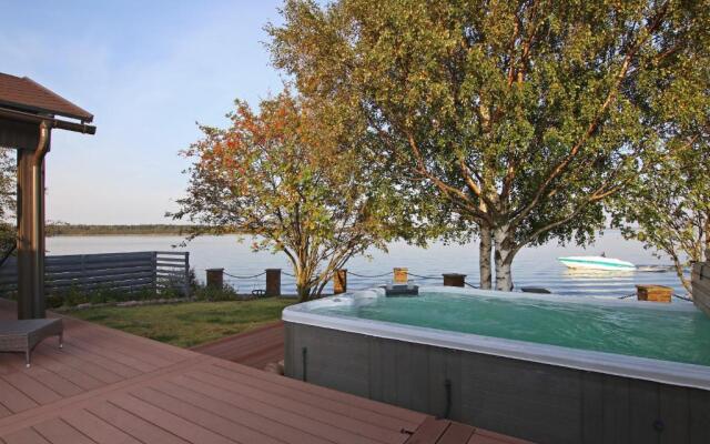 Reelinki Seafront Villa Amando