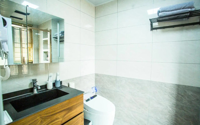 Locals Apartment Place 28