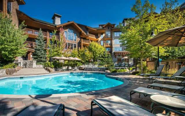 First Tracks Lodge