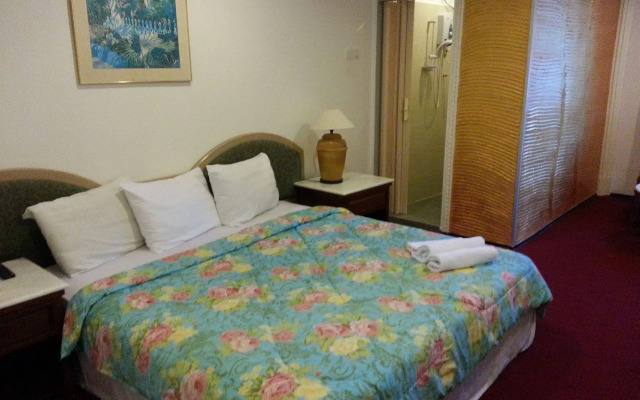 Easy Hotel
