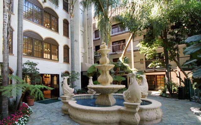 Buena Park Grand Hotel & Suites