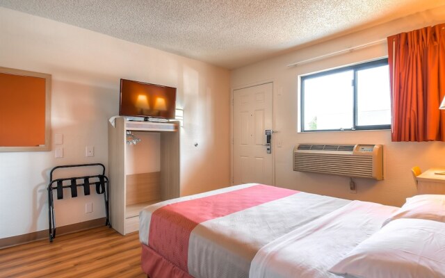 Motel 6 Los Angeles - Harbor City