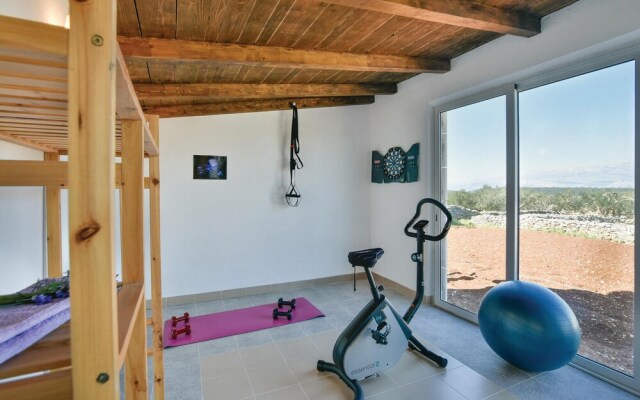 Amazing Home in Pucisca With 3 Bedrooms, Wifi and Outdoor Swimming Pool