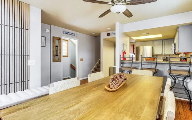 Expansive Canyons Ski Retreat w/ Community Pool!