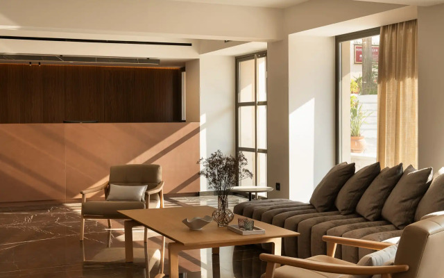 Naus Hotel