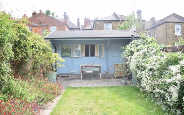 Spacious Home Located in Ladbroke Grove