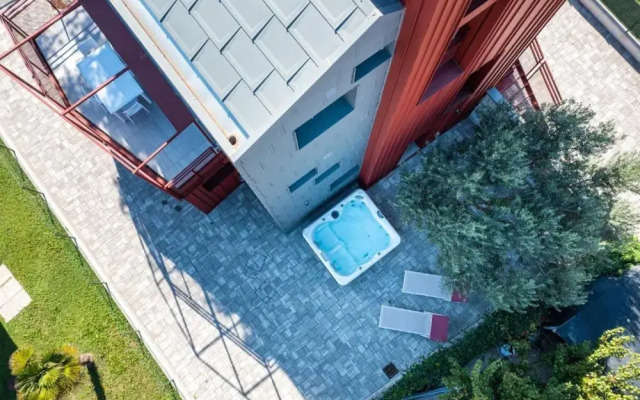 Modern Villa With Jacuzzi Close to the Beach