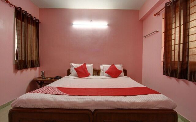Oyo 28738 Abbirami Hotels