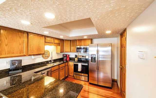 Redbud Retreat Amenity-filled Waterfront Home!