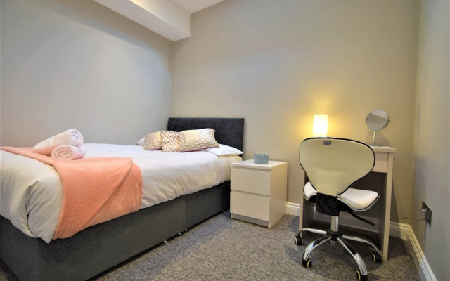 Modern two Bedroom Next TO Brighton Station