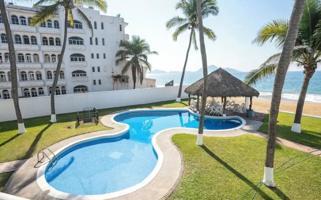 Playa Azul Apt with Sea views & Pool