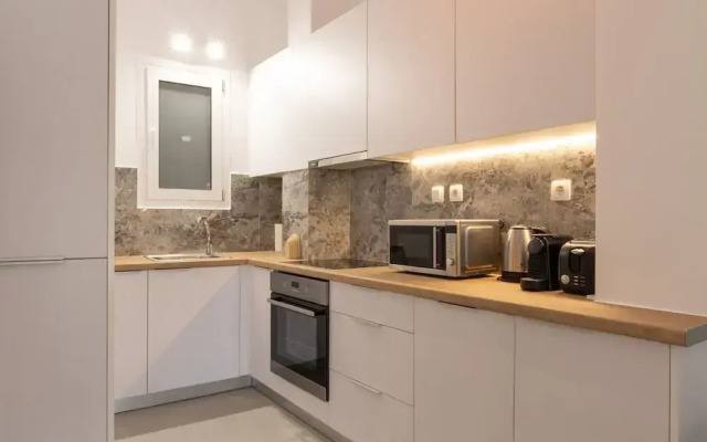 Fresh 2 Bdrm Apt in Koukaki