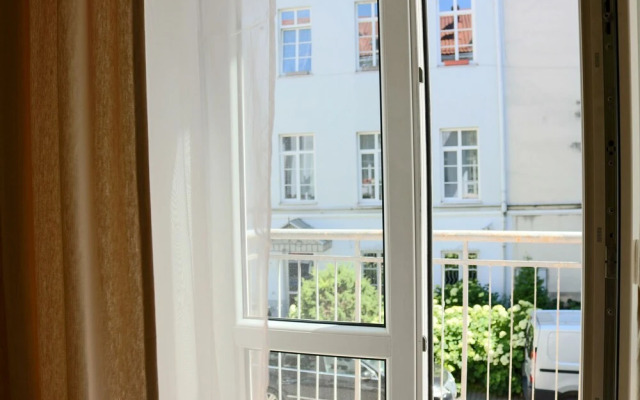 Deluxe Old Town Apartment