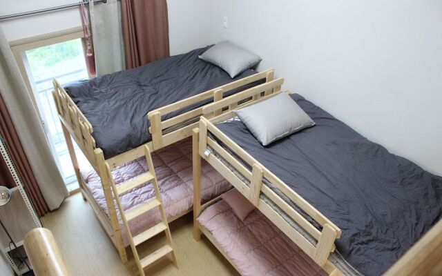 Doomchit Guest House - Hostel