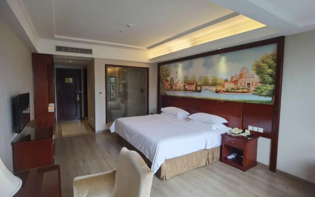 Vienna Hotel North Shenzhen Science and Technology Park Branch