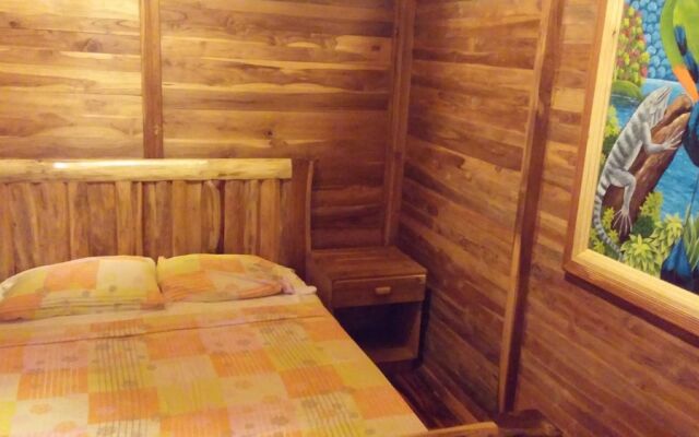 Hotel Cabanas La Teca