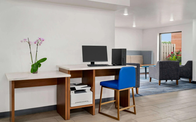 La Quinta Inn by Wyndham Columbus Airport Area