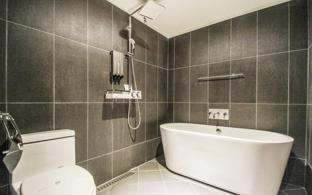Hotel 2.4