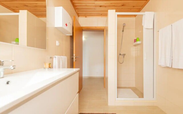 Villa Traditional, Pico by Izibookings