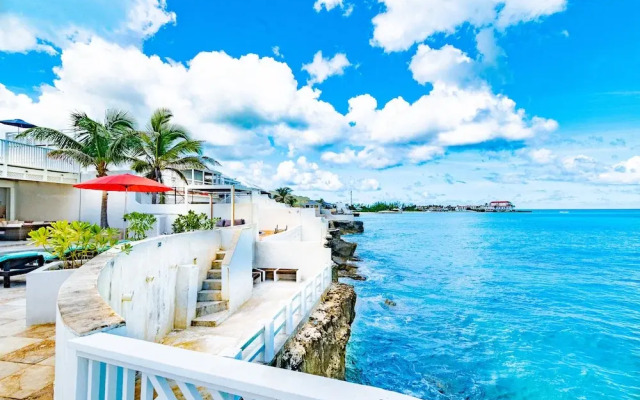 Caprice 7 Ocean Front Villa private Pool