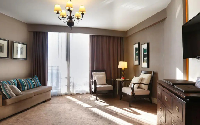 Qlusive Hotel