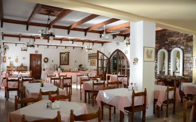 Ladiko Hotel And Bungalows