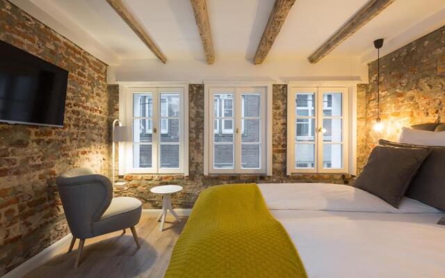 Square Rooms 20