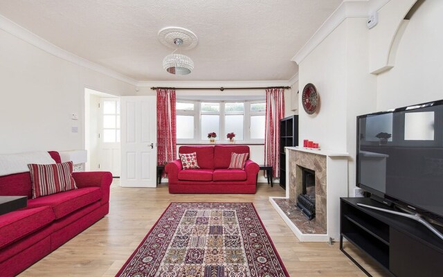 Cosy 2BR House With Patio Garden In Plaistow