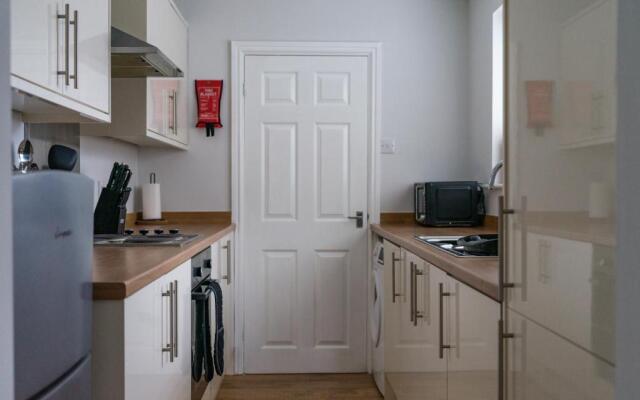 East House-sleeps 5-pet Friendly-garden - Parking